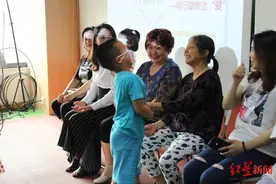 帮接送、帮带娃……全国首创社区“共享奶奶”上线了！爸妈们：求全国推广图片