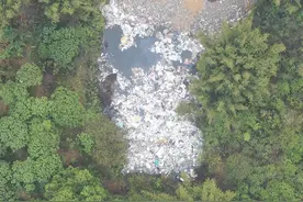 广州一储备用地现大面积建筑垃圾堆，航拍现场触目惊心图片