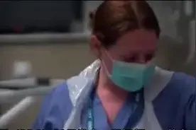 英国医护在镜头前哭诉：已经送走几百人，太平间就像尸体“传送带”图片