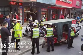 整治风暴来袭！钦州大批三轮车被查扣、切割……图片