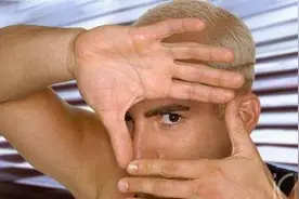 生活百科｜左眼跳财，右眼跳灾？这4种“眼皮跳”真的要注意了图片