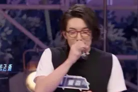 这就是歌唱：亚森的这首在雨中太好听了吧，唱出了撕心裂肺的感觉