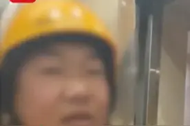 外卖员着急送餐摁掉他人电梯楼层，争执中还辱骂威胁，网友吵翻图片