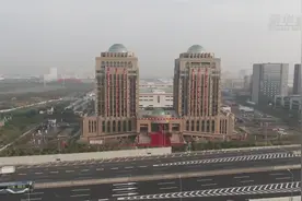 海归博士“跑”快递 上海首位快递“高工”怎样让包裹“飞”起来视频封面