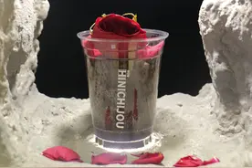 “熊爪咖啡”开新店设1.1米高洞口，方便小朋友与熊爪互动图片