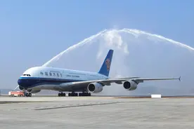 南航A380飞机顺利完成成都天府国际机场试飞图片