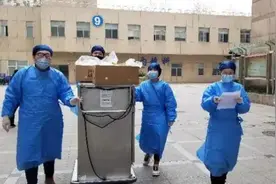 让每个人第一时间吃上热饭热菜！肿瘤医院徐汇院区封闭运行后，他们临时组成防疫服务队图片