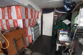 有人在架空层内居住做饭长达两年，社区居民受油烟困扰盼清退图片