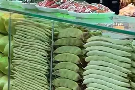 辽宁一超市蔬菜摆放太整齐引围观，网友：店主是不是退伍军人？图片