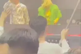 飒！长沙一66岁奶奶酒吧当DJ，网友：现在还是不要聚集了图片