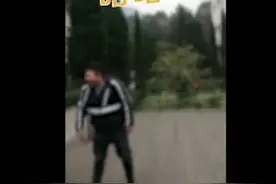 游客参观汶川地震遗址不停说笑，导游怒怼“再笑请出去”，网友：好图片