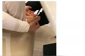 岳云鹏辅导女儿作业又崩溃了！！！陪写作业真是一道“送命题”图片