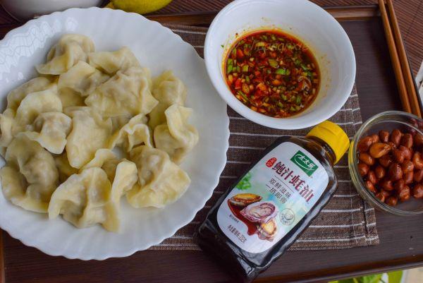 莲菜饺子馅的做法（百变鲜锋料理莲藕猪肉饺子）