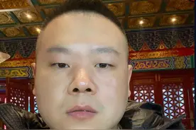 岳云鹏晒出搞笑对话 被助理送上“沙雕”礼物图片
