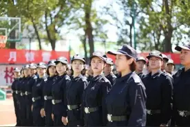 穿上警服，就要全力以赴图片