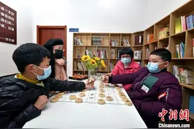 湖北襄阳：3000余名教师下沉社区陪留守儿童过寒假图片