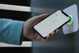 49秒｜苹果警告iPhone12别靠近心脏起搏器视频封面