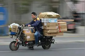 快递巨头主动给社区小店送钱？以后给你送包裹的没准是楼下水果摊主了图片