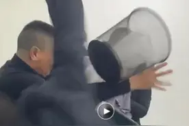 北京一女子遭同事殴打，“私自拨打报警电话”后被开除，公司：她还手了图片