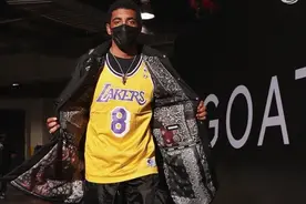 NBA众星悼念科比，库里回忆起一年前的今天图片