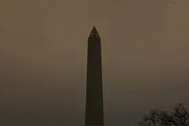 一片黑暗！华盛顿纪念碑莫名熄灯 引发网友热议（图）图片