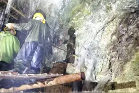 玉磨铁路重点工程“西双版纳隧道”贯通 为全线开通奠定基础图片