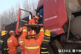 雾天、凌晨时分注意行车安全！两天，山东消防救出四名被困司机图片