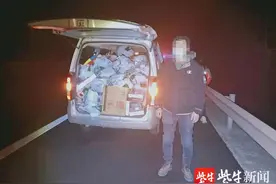 徐州这辆面包车火了，网友：这也太脏了图片