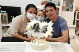 “治不好就将眼睛换给爸爸”的女孩感动全网 获天天正能量奖励一万元图片