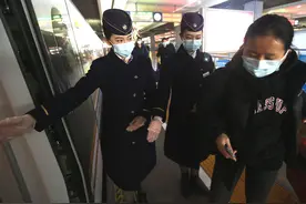 春运在即 防疫为先图片