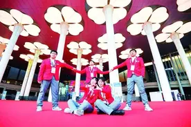 志愿精神：微光可成炬 大爱映苍穹图片