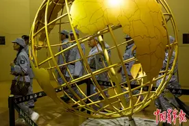 不倒的宝塔图片