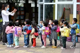 直击：青岛幼儿园首次放寒假图片