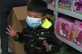 小学生考“双百”，爸爸这个奖励刷屏了图片