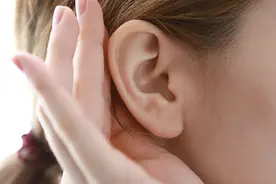 不正确佩戴入耳式耳机或致外耳道炎视频封面