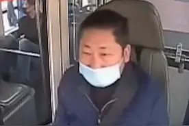 福建公交司机行驶中突发心梗，将车停稳后离世，所属公司回应视频封面