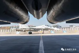 “海空雄鹰”跨昼夜训练酷图来袭，每一张都是大片图片