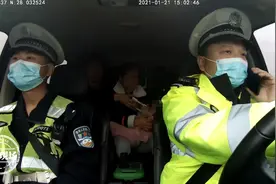 江西 | 3岁女童从大货车上摔落，头部着地图片