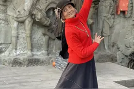 成都83岁奶奶跳舞走秀成“网红”吸引一批中年粉丝：给大家带来活力图片