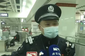 帅！五旬民警纵身救下七旬太婆图片
