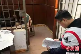 广东一女子宿舍内产子遗弃垃圾桶 涉嫌故意杀人被捕图片