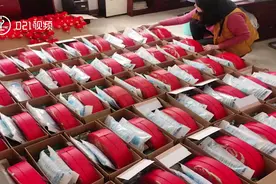 ​暖心！企业为留沪员工家属寄大礼包：留厂过节每人额外奖励2000元视频封面