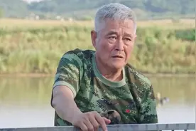 乡村：赵本山的老年生活养起了小狗，给人包窝生呢！九万一只！视频封面