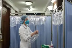 闭环管理下的上海医院：护士长忙到43小时不睡觉，却在一瞬间眼泪摒不牢图片