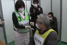 全球战“疫”丨日本模拟演练新冠疫苗接种 预计2月下旬开始正式接种视频封面