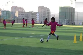 一个县城的少年足球计划：免费培训，“小孙雯”圆梦视频封面