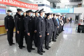 青岛西站春运首日启动！青岛西所民警为您护航图片