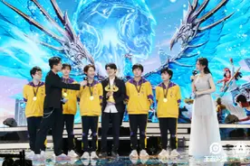 “错位”的FMVP清融：私下仍爱玩打野 转中路是久哲的决定图片