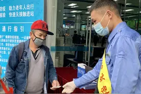 广东老年人出行不再“心慌慌”！刷身份证2秒就能核验健康码图片