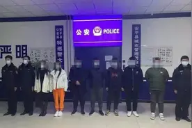 注意！多名年轻人燃放网红“加特林”“钢丝棉”，警方：已处罚图片